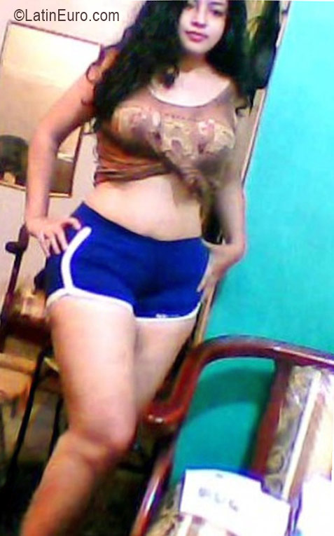 Date this charming Ecuador girl Amy Peralta from  EC187