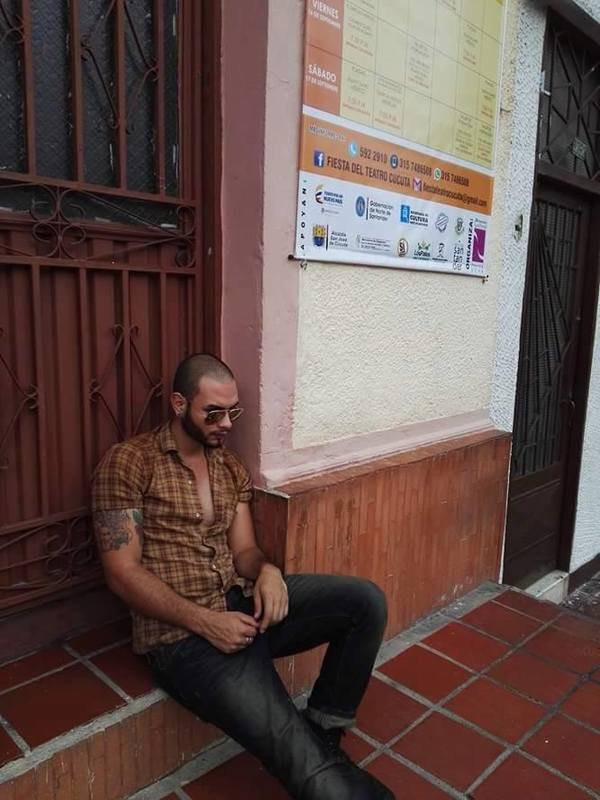 Date this tall Colombia man Jhon estiven me from Medellin CO19256