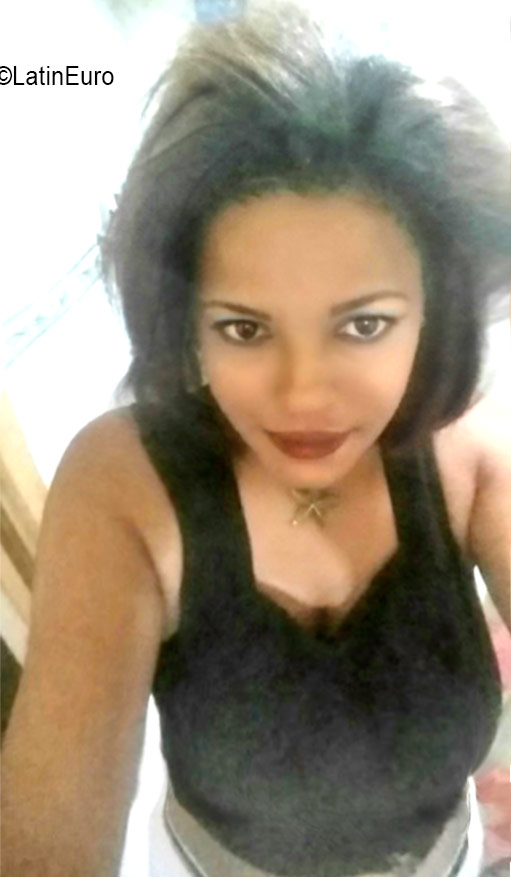 Date this attractive Dominican Republic girl Yomaira from Cotui DO26479