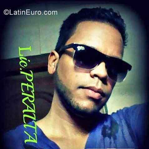 Date this attractive Dominican Republic man EDINSON from Santiago DO26812