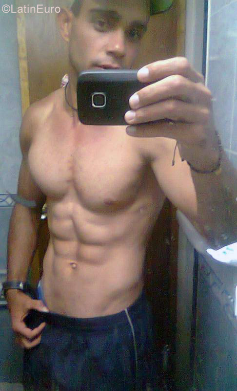 Date this lovely Colombia man Carlos andrey from Cali CO19903