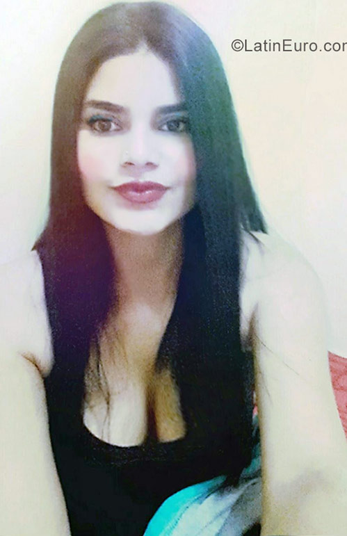 Date this gorgeous Colombia girl Camila from Bogota CO30777