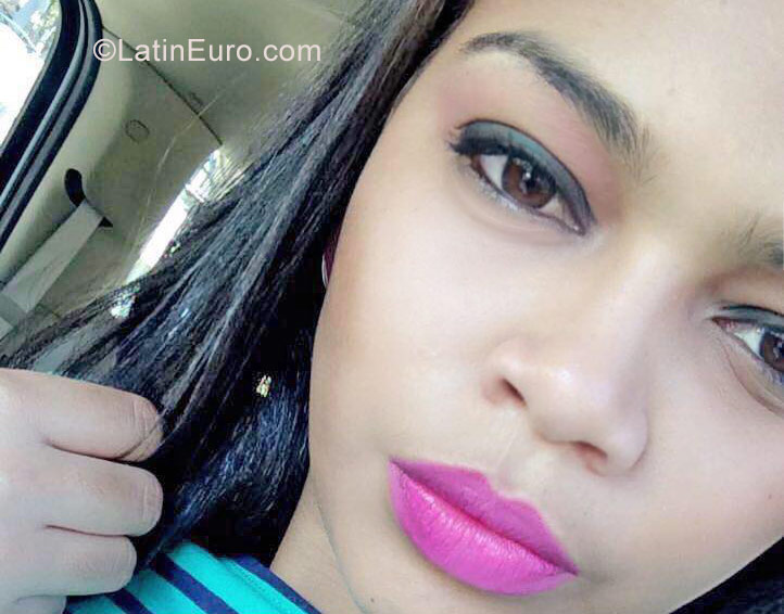 Date this stunning Dominican Republic girl LUCIA from Santiago DO27127
