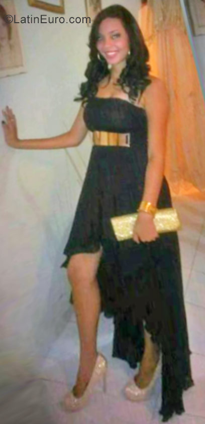 Date this good-looking Dominican Republic girl Nisaury from Santo Domingo DO27378