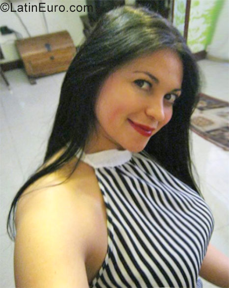 Date this georgeous Colombia girl Jennifer from Bogota CO20990