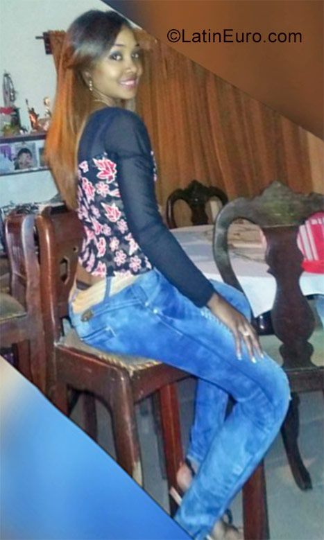 Date this foxy Dominican Republic girl Lucy from Santo Domingo DO28443