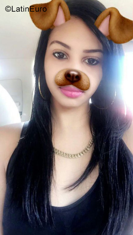 Date this nice looking Dominican Republic girl Lisbeth from Santo Domingo DO28484