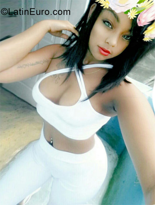 Date this nice looking Dominican Republic girl Jessica minaya from Santo Domingo DO28686
