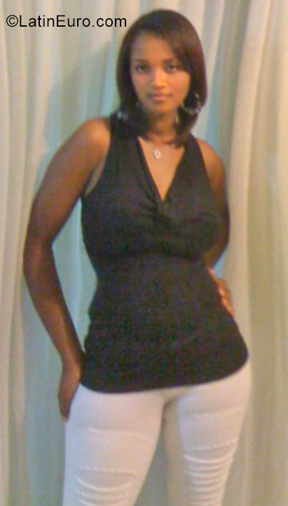 Date this stunning Dominican Republic girl Claudia from Santiago DO35982