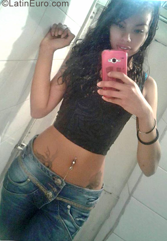 Date this lovely Colombia girl Paola from Bogota CO24595
