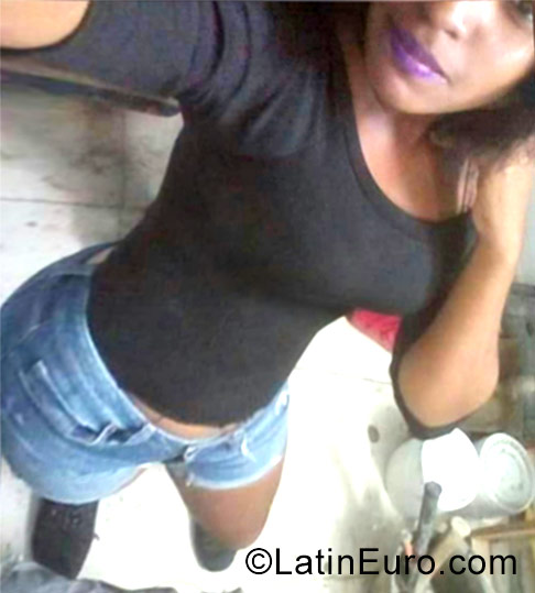 Date this sultry Dominican Republic girl Mariel from Santo Domingo DO29167