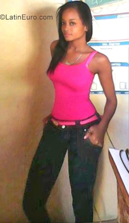 Date this beautiful Dominican Republic girl Yaddy from San Cristobal DO29381