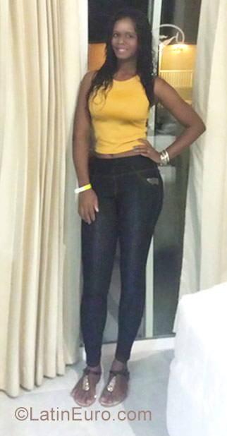 Date this foxy Dominican Republic girl Vieliz from Santo Domingo DO39986