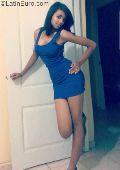 Date this charming Dominican Republic girl Deriana from Santiago DO29425