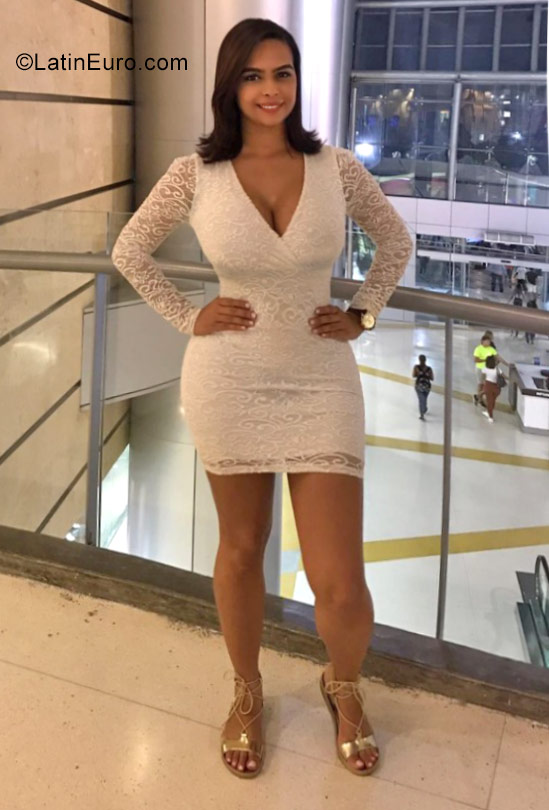 Date this nice looking Dominican Republic girl Glen from Santo Domingo DO29470