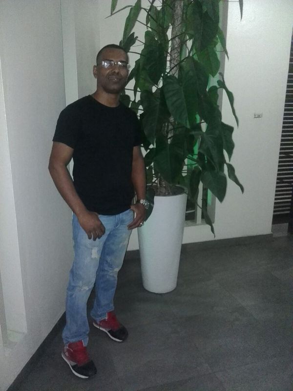 Date this hard body Dominican Republic man Eddy from Santo Domingo DO29475