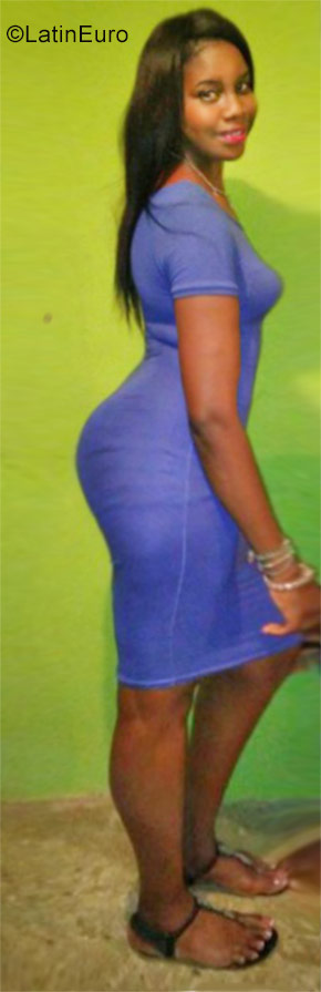 Date this good-looking Dominican Republic girl Emylce from Santo Domingo DO29587