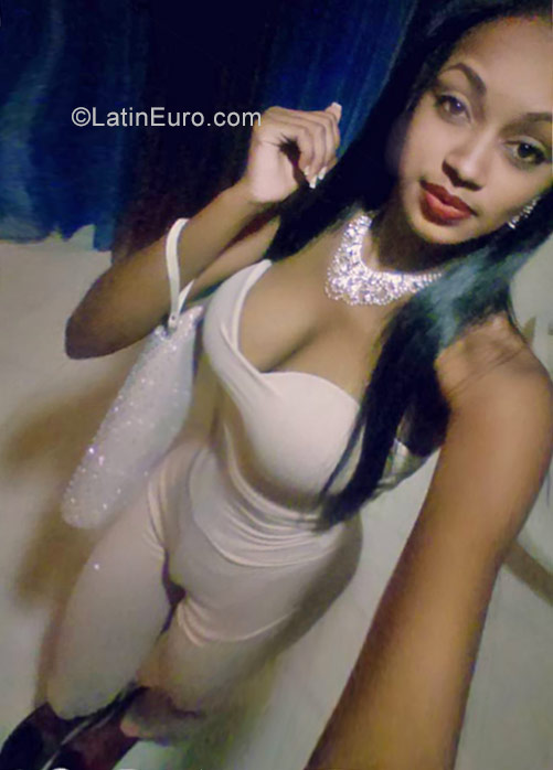 Date this sensual Dominican Republic girl Yafi from La Vega DO29709