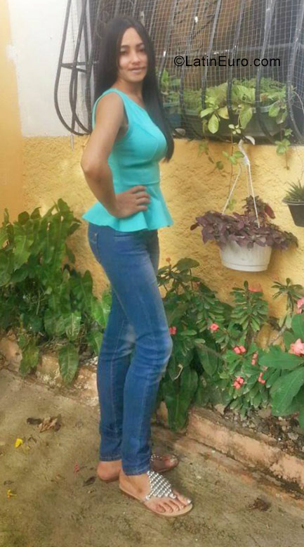 Date this happy Dominican Republic girl Belkis from San Pedro De Macoris DO29714