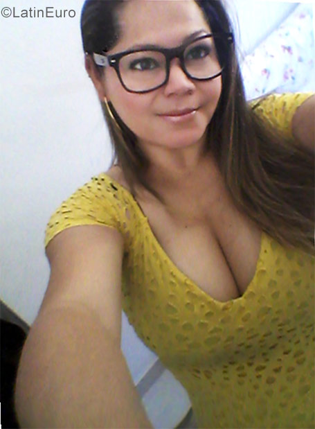 Date this nice looking Brazil girl Vanessa from Sao Paulo BR10189