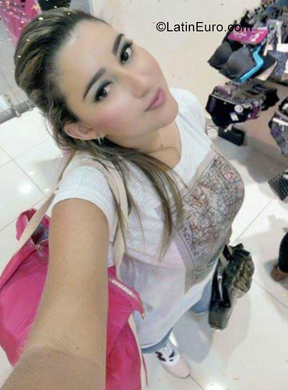 Date this cute Colombia girl Isa from Medellin CO22132