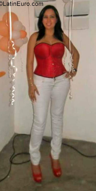 Date this athletic Dominican Republic girl Darolyn from Santo Domingo DO39889