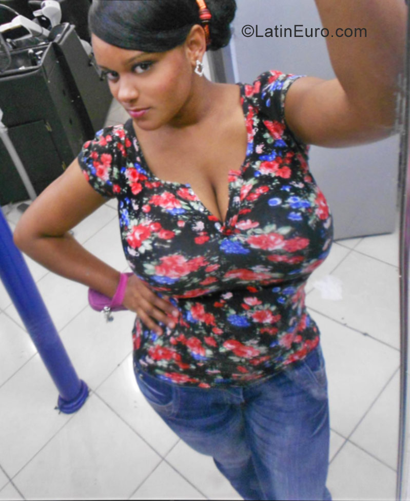 Date this tall Dominican Republic girl Katherine from Santo Domingo DO30040