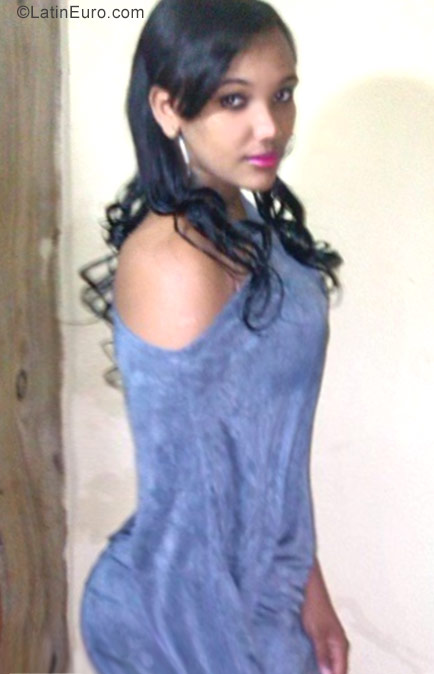 Date this attractive Dominican Republic girl YUDELKA from Santiago DO30053