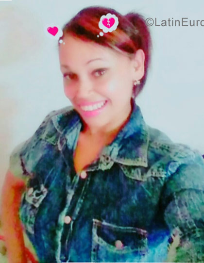 Date this lovely Dominican Republic girl Evelin from Santiago DO30076