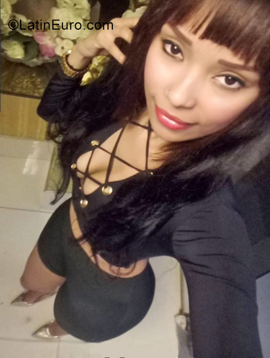 Date this young Dominican Republic girl Ammy from Santo Domingo DO40222