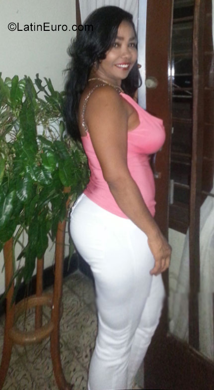 Date this hard body Colombia girl Maria from Cartagena CO22244