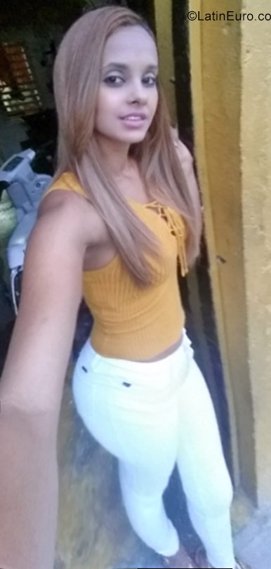 Date this charming Dominican Republic girl Mari from Santiago DO30252
