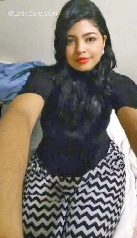Date this stunning Dominican Republic girl Paloma from Santo Domingo DO38702