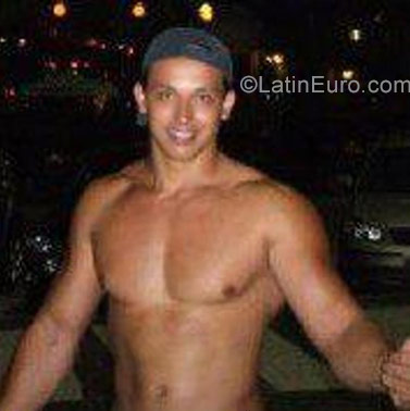 Date this hot Brazil man Marcos from Curitba BR10269