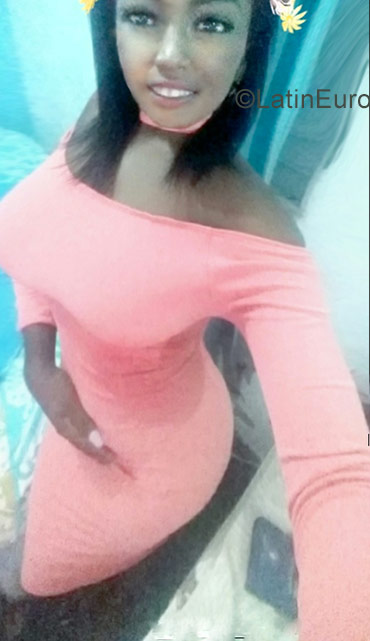 Date this sultry Dominican Republic girl Coranie from Santo Domingo DO35316