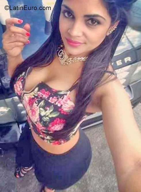 Date this nice looking Dominican Republic girl Glenny from Santiago De Lo Caballero DO30415