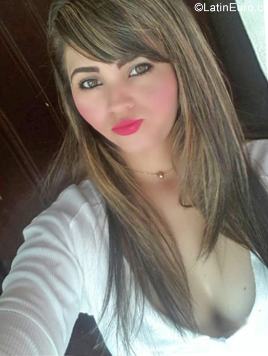 Date this nice looking Venezuela girl Lari from Maracaibo VE981