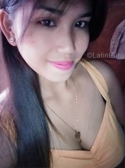 Date this pretty Philippines girl Lowella from Marawi City PH987