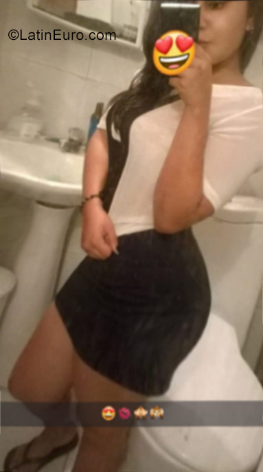 Date this pretty Colombia girl Karol from Bogota CO22489