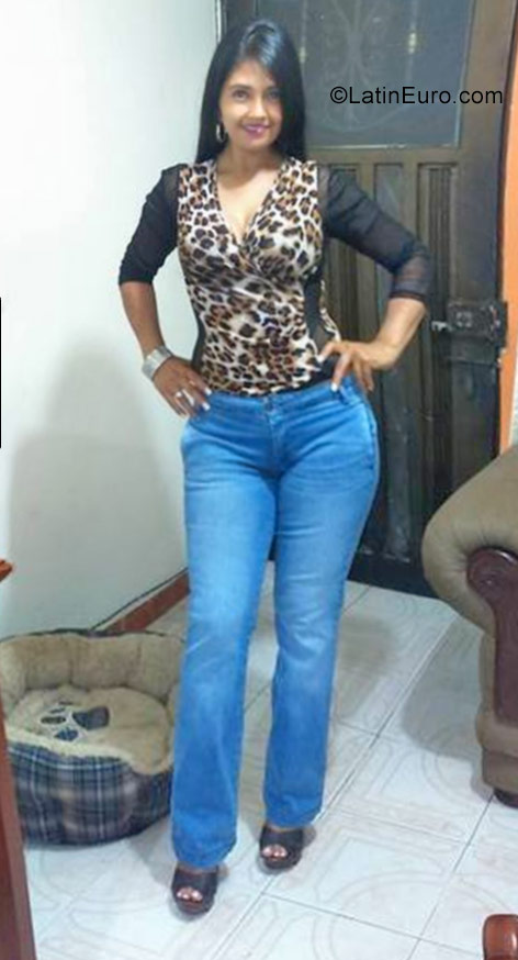 Date this pretty Colombia girl Adriana from Popayan CO22522