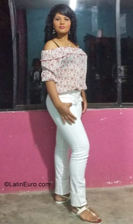 Date this young Colombia girl Cindy from Bogota CO22583