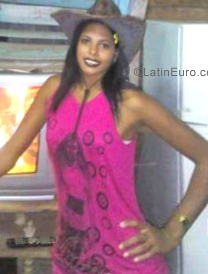 Date this good-looking Cuba girl Lourdes from Santiago de Cuba CU138