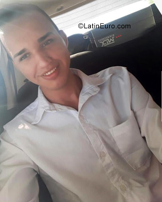 Date this good-looking Colombia man Robinsen from Barranquilla CO22612