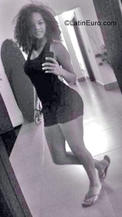 Date this charming Dominican Republic girl Ana - divina from Santo Domingo DO30566