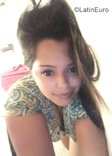 Date this sultry Venezuela girl Yubi from Caracas VE1045