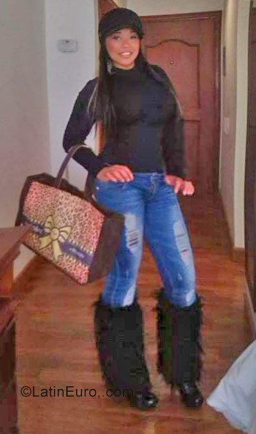 Date this young Colombia girl Yohana from Bogotá CO24312