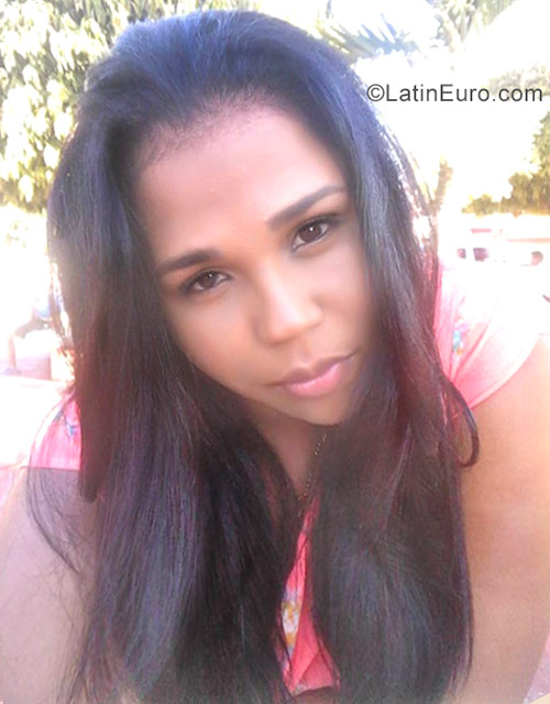 Date this exotic Dominican Republic girl Mia from Santo Domingo DO30710
