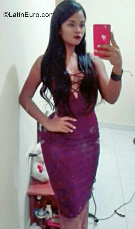 Date this young Colombia girl Laura from Cartagena CO22767