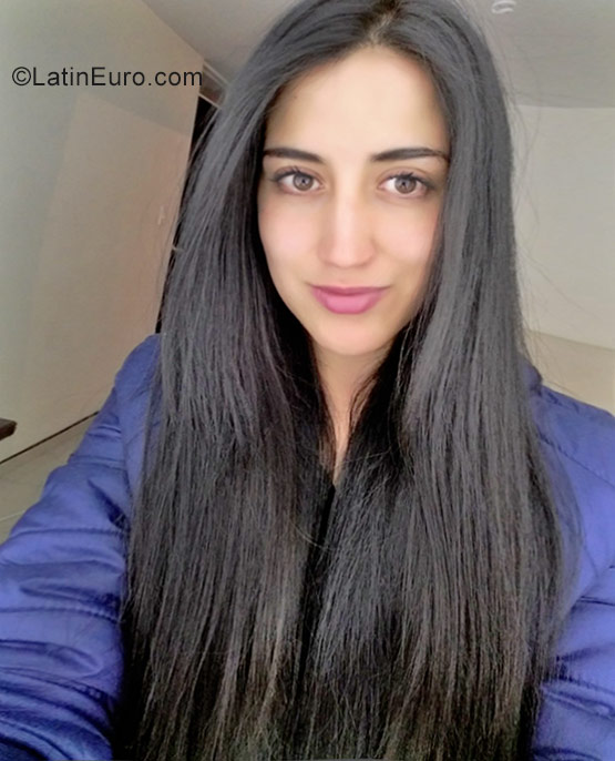 Date this charming Colombia girl Veronica from Tunja CO22768