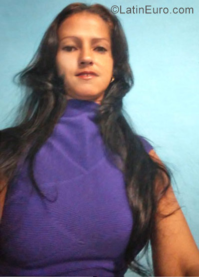 Date this sensual Cuba girl Duran from La Habana CU174